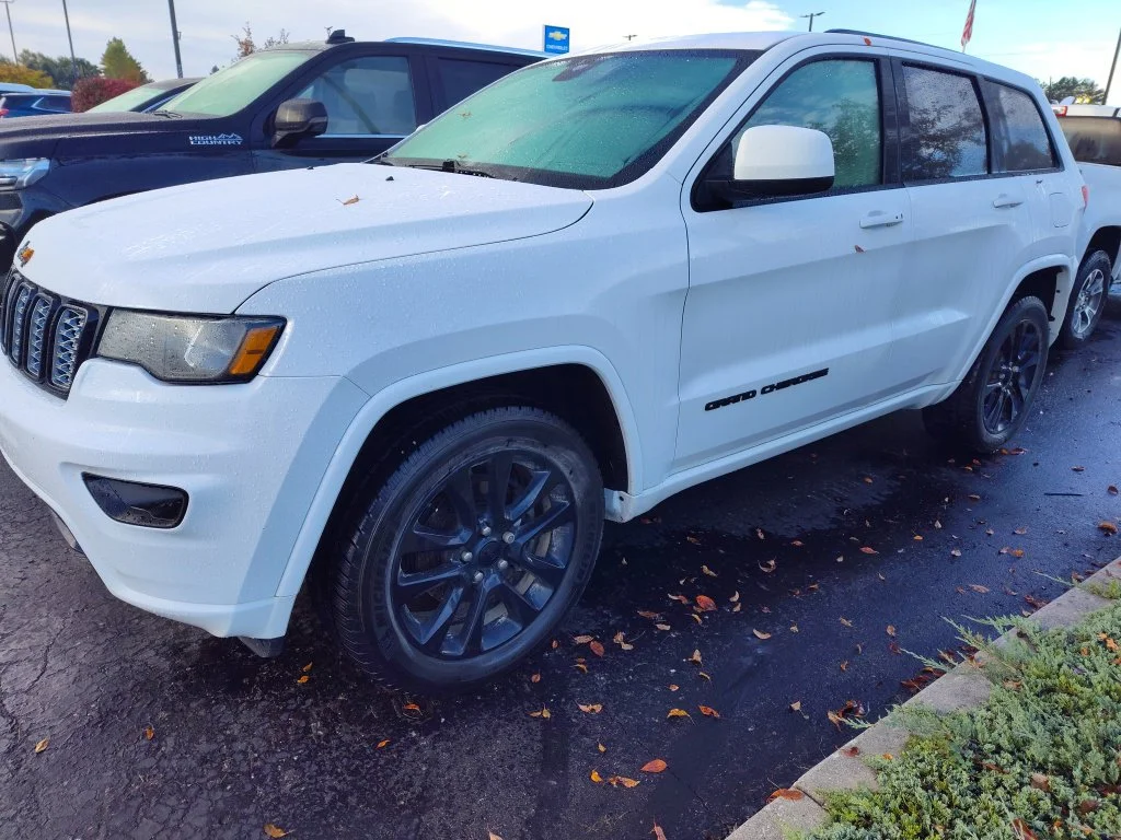 Used 2017 White Jeep Altitude image 7