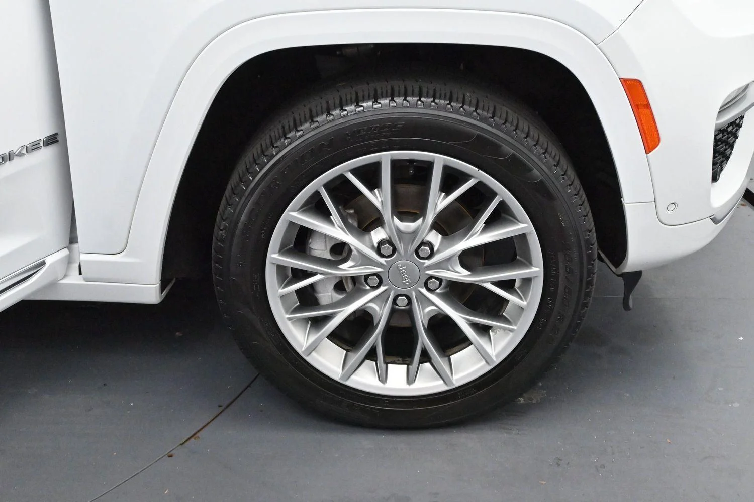 Used 2022 White Jeep Summit image 38