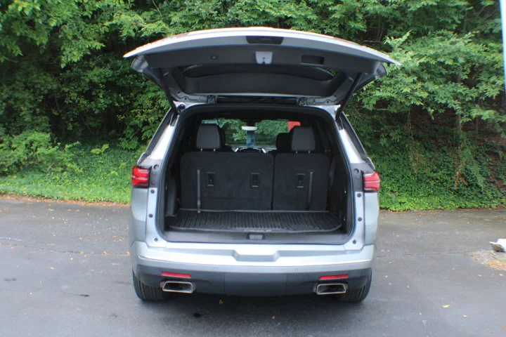 Used 2023 Sterling Gray Metallic Chevrolet Premier image 18