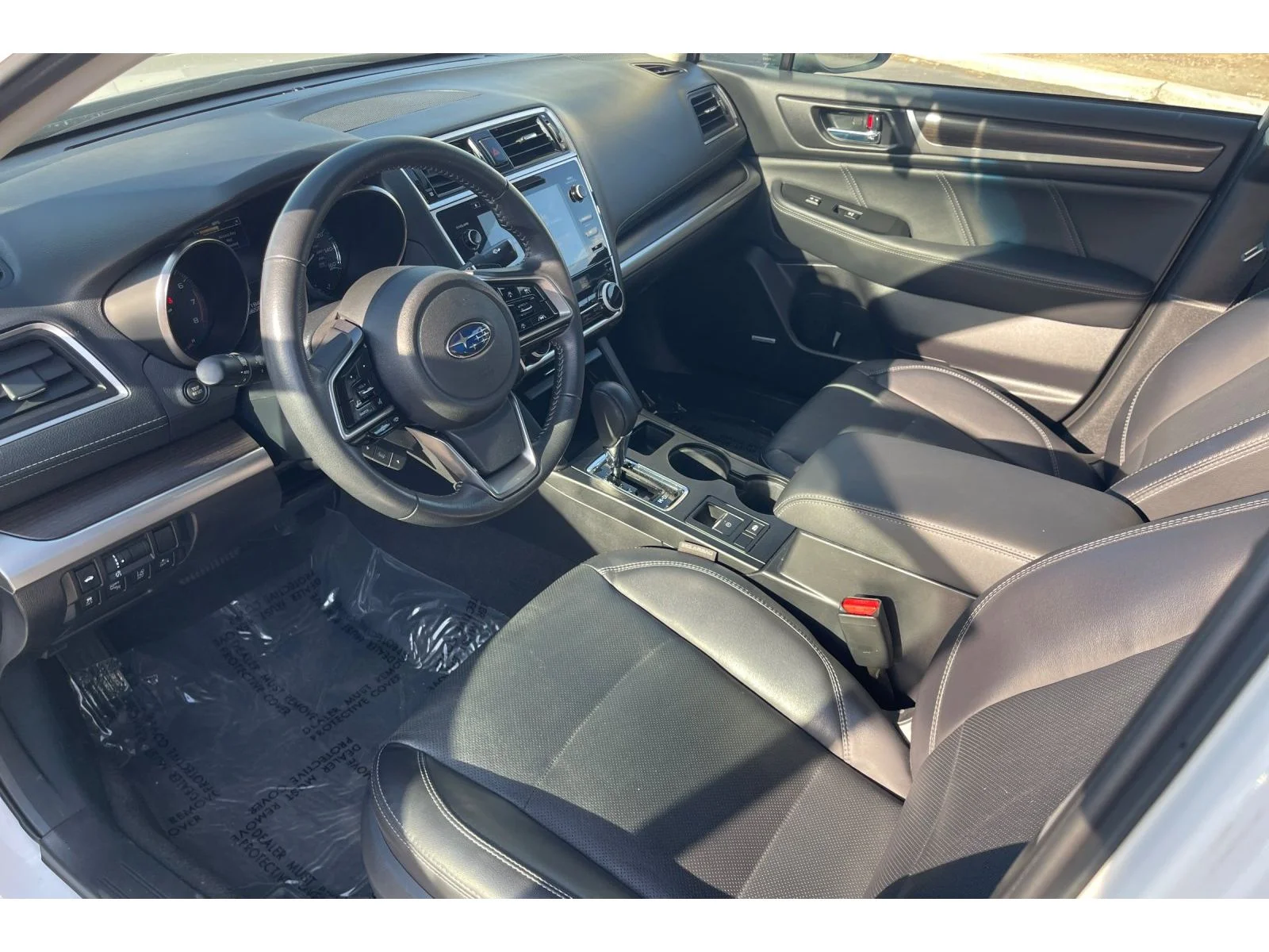 Used 2018 CRYSTAL WHITE PEA Subaru Limited image 10