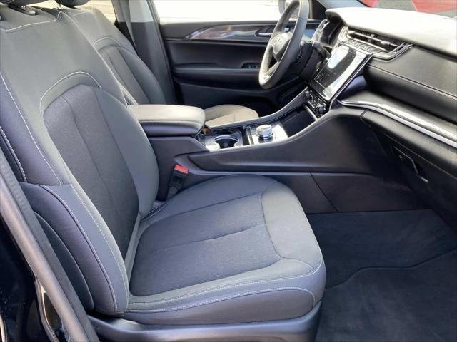 Used 2023 Diamond Black Crystal Pearlcoat Jeep Laredo image 24