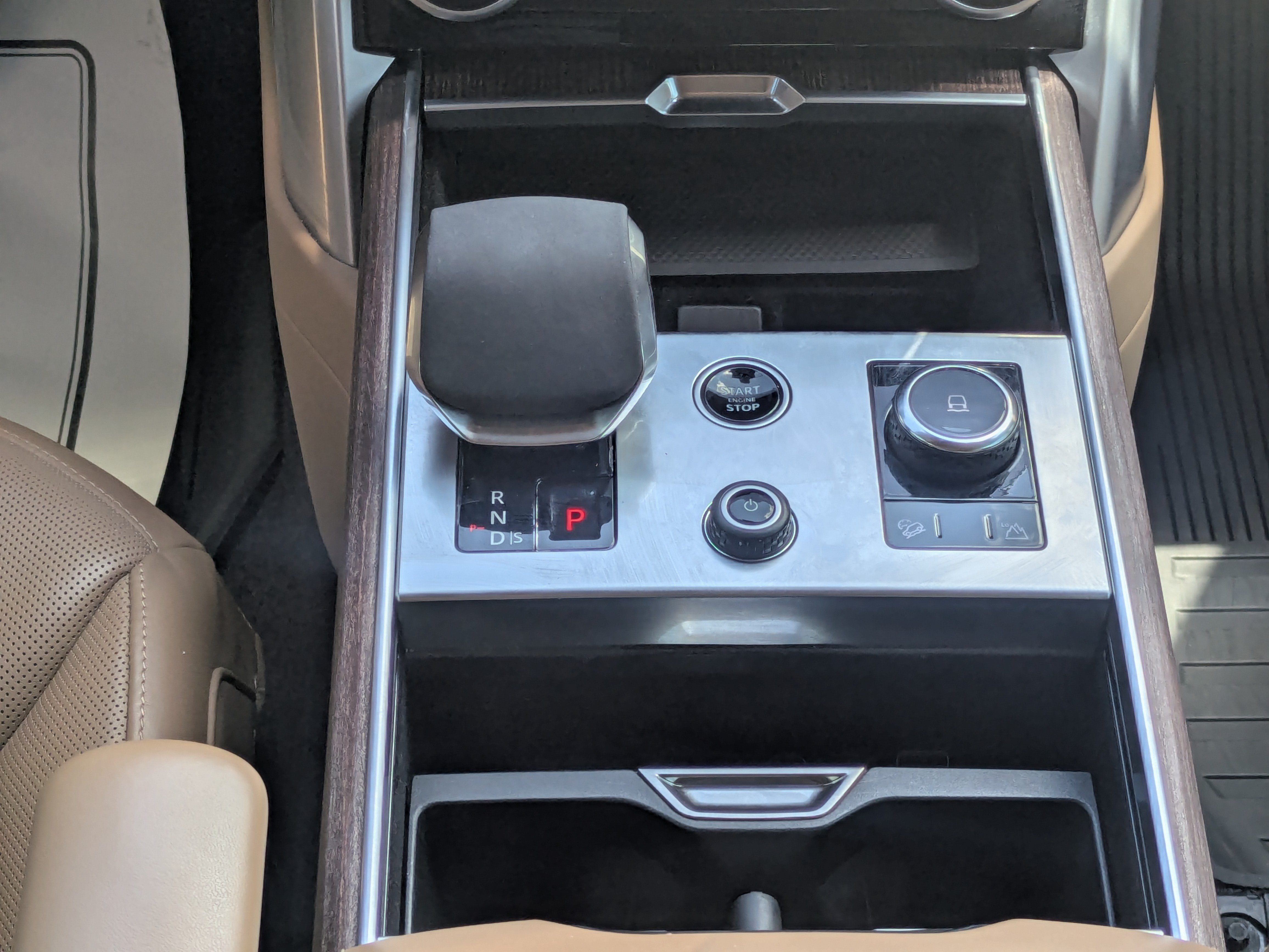 Used 2023 Fuji White Land Rover SE image 19