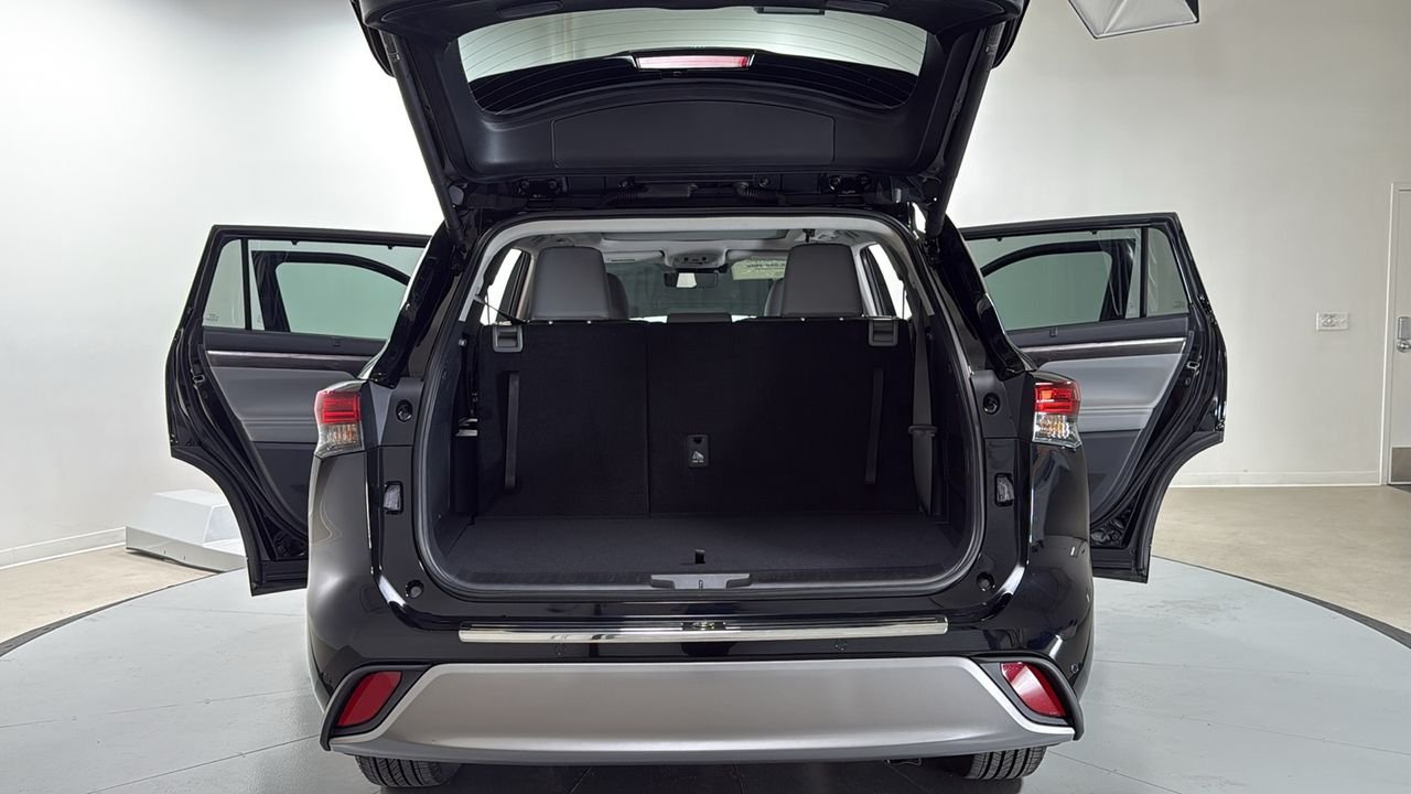 2026 Toyota Highlander Platinum - Photo 16