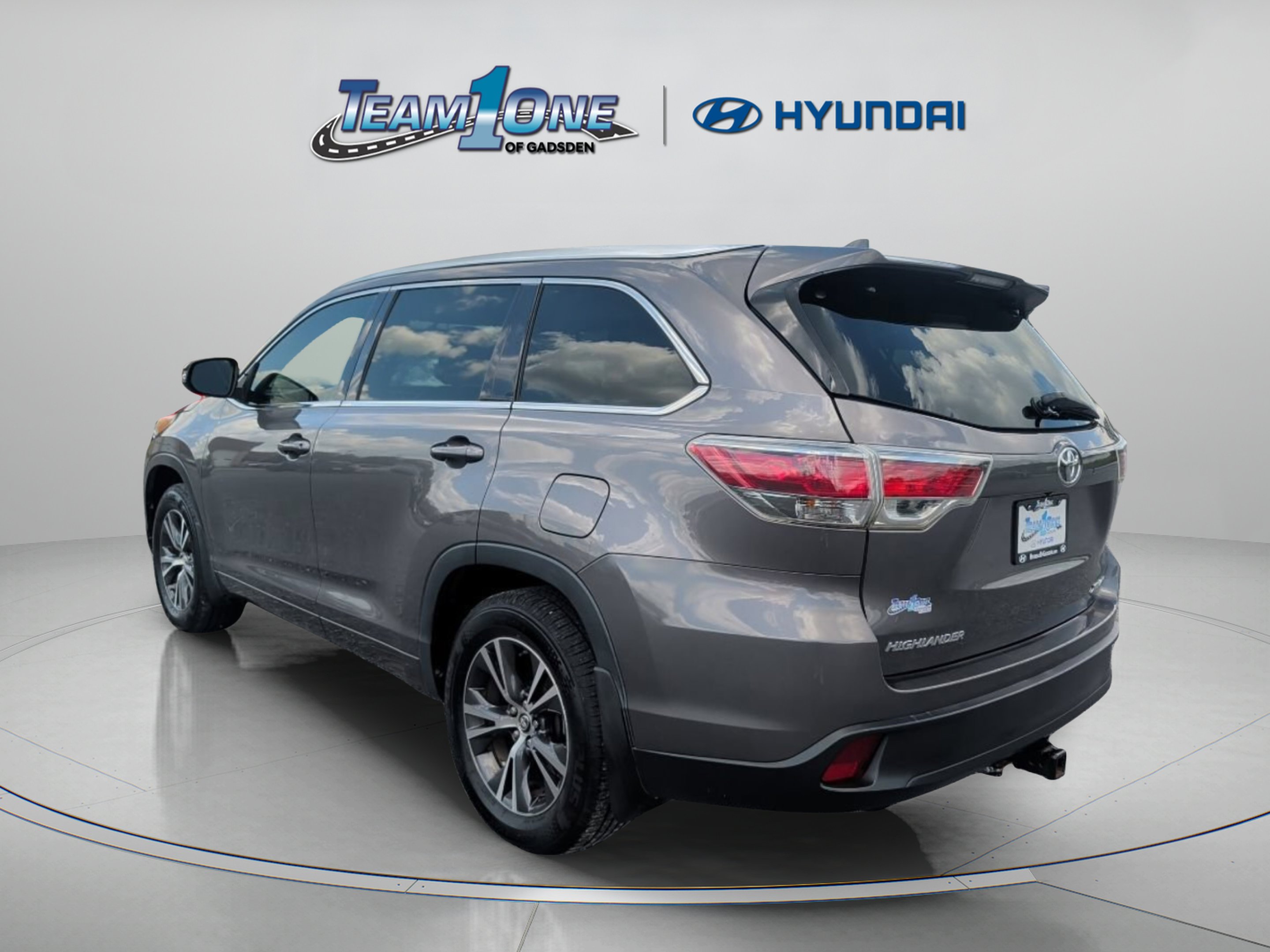 Used 2016 Predawn Gray Mica Toyota XLE image 6