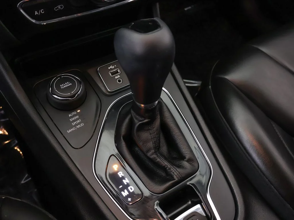 Used 2019 Gray Jeep Latitude Plus image 49