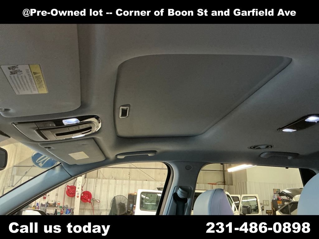 Used 2020 Black Hyundai SEL image 13