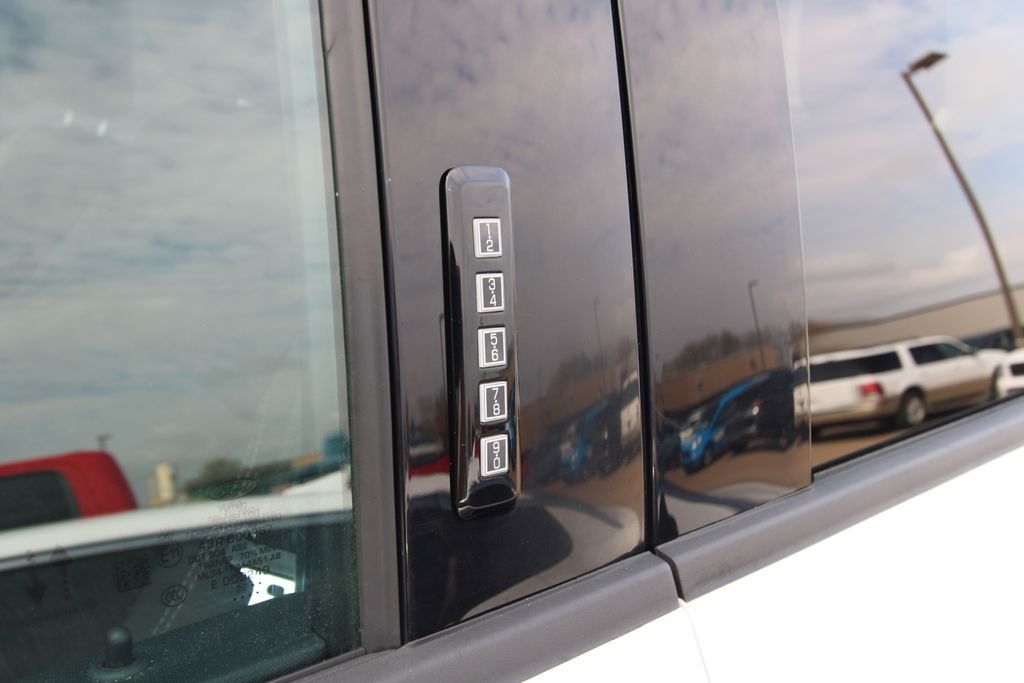 Used 2022  Ford XLT image 40