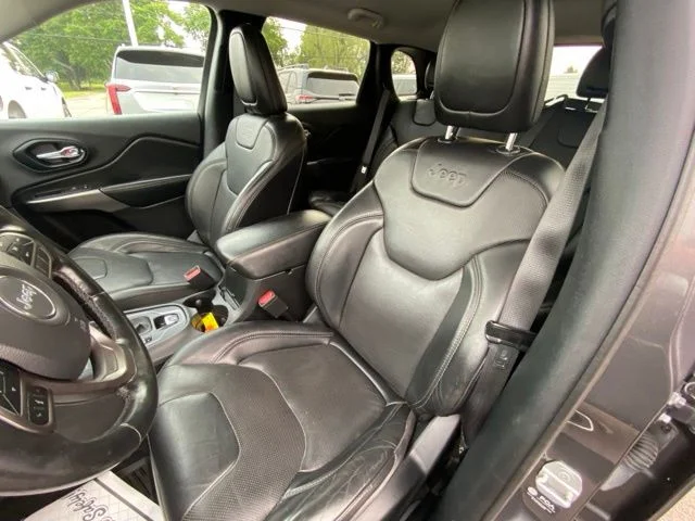 Used 2021 Gray Jeep Latitude Lux image 13