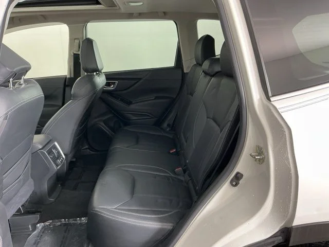 Used 2019 Crystal White Pearl Subaru Limited image 27