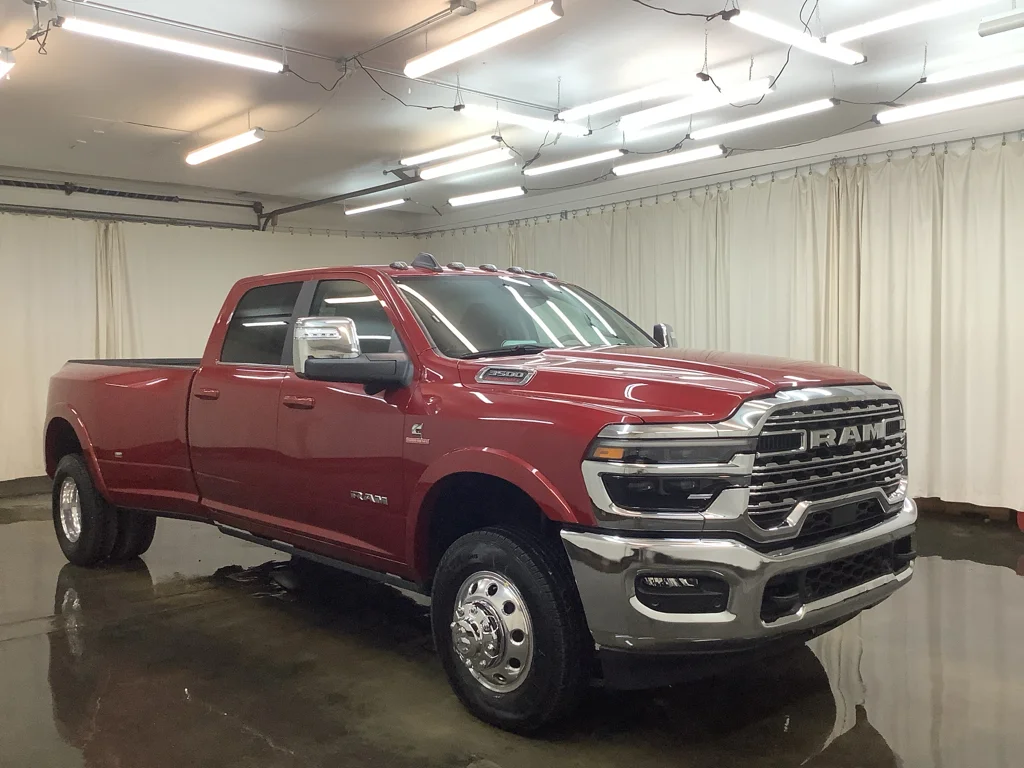 New 2026 Molten Red Pearl-Coat Exterior Paint RAM Longhorn image 3