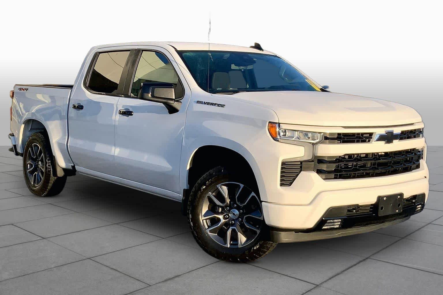 Used 2024 Summit White Chevrolet RST image 3