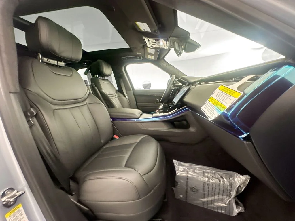 New 2026 Ionian Silver in Gloss finish Land Rover Autobiography image 28