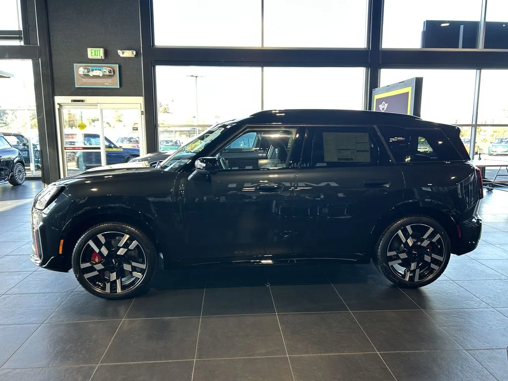 New 2026 Legend Grey Metallic MINI Iconic image 2
