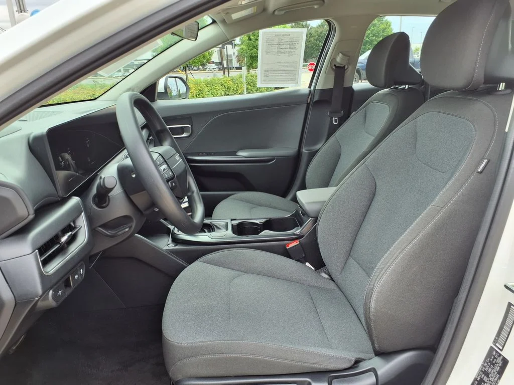 Used 2025 White Kia LXS image 14