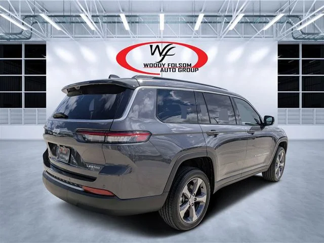 New 2026 Baltic Gray Metallic Clear-Coat Exterior Paint Jeep Limited image 3