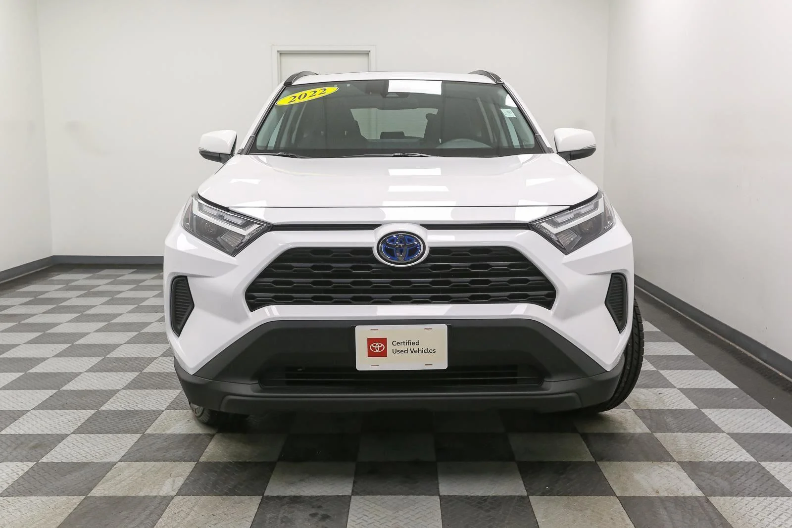 Certified Used 2022 White Toyota XLE image 4