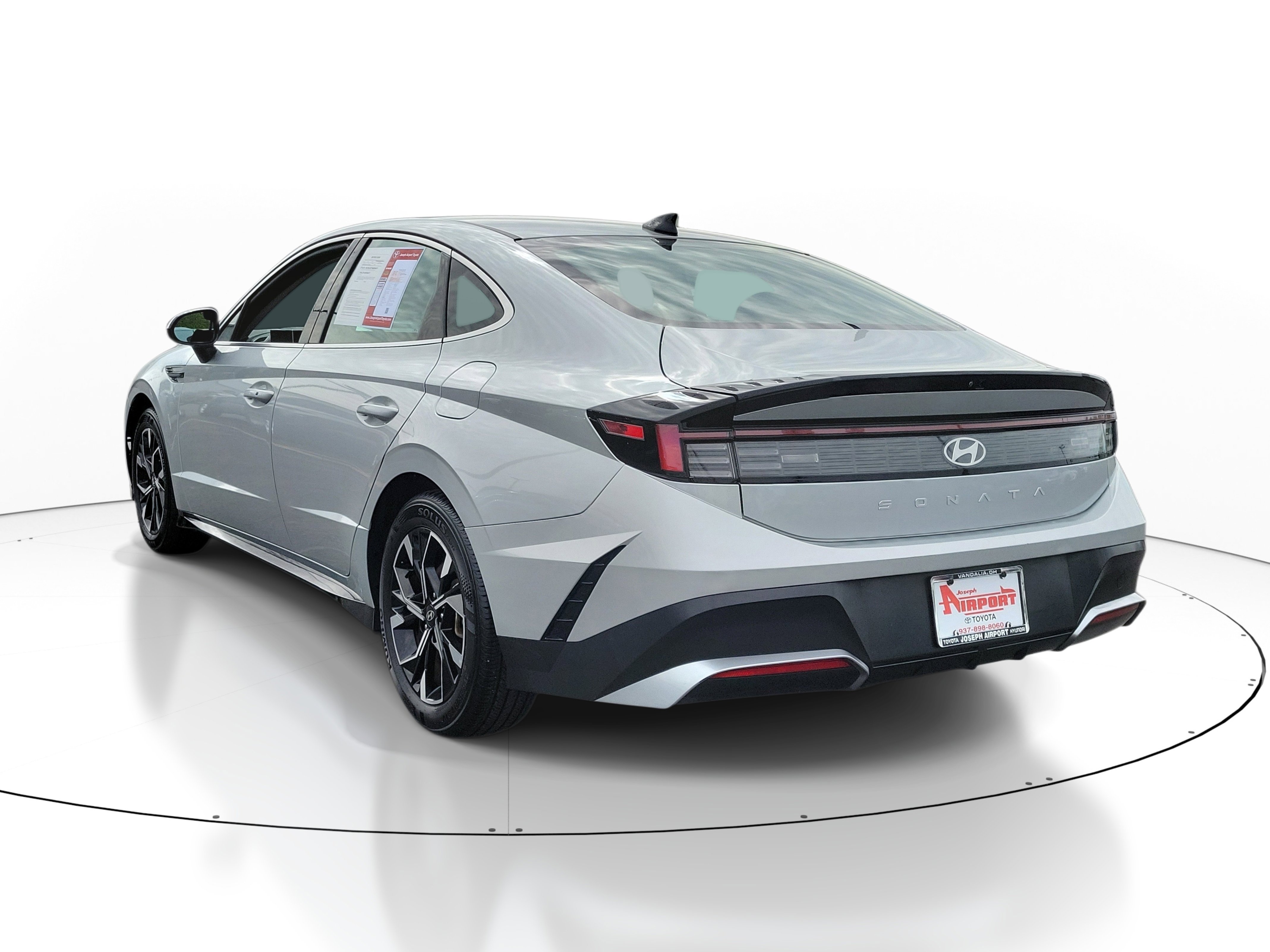Used 2025 Aero Silver Hyundai SEL image 3