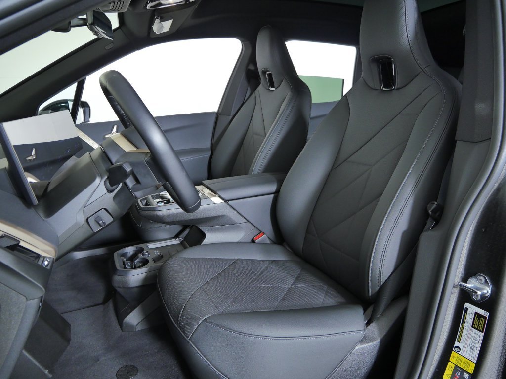 Used 2024 Black BMW xDrive50 image 33