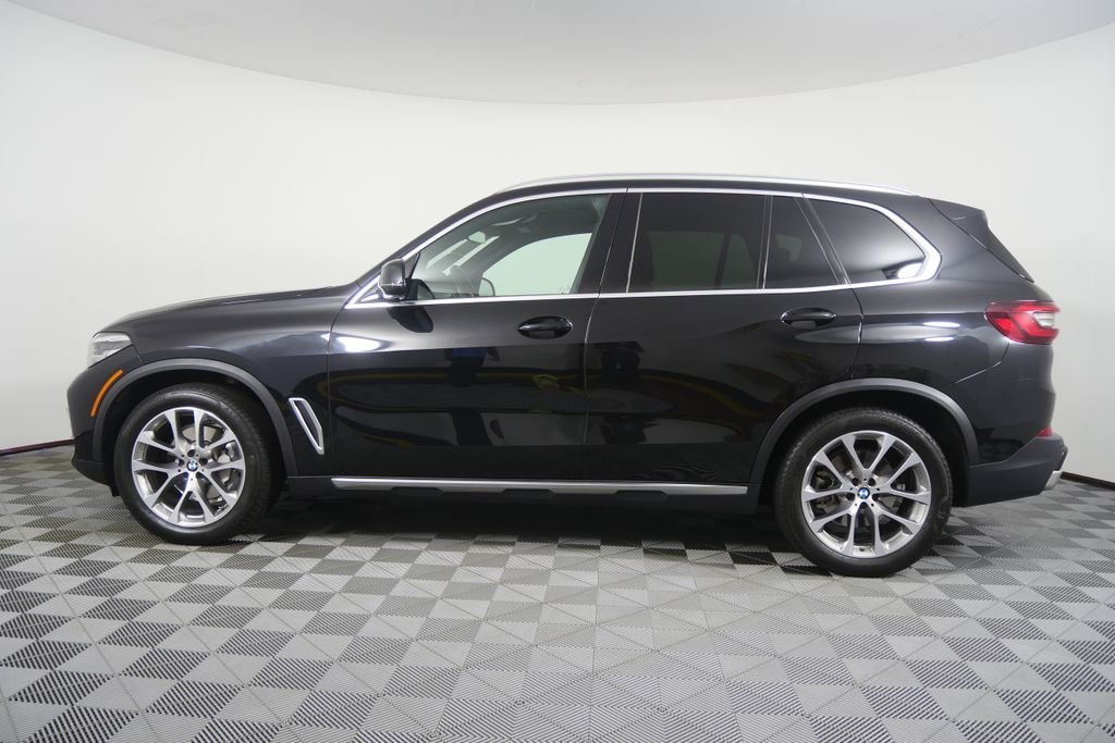 Used 2023 Black Sapphire Metallic BMW xDrive40i image 2