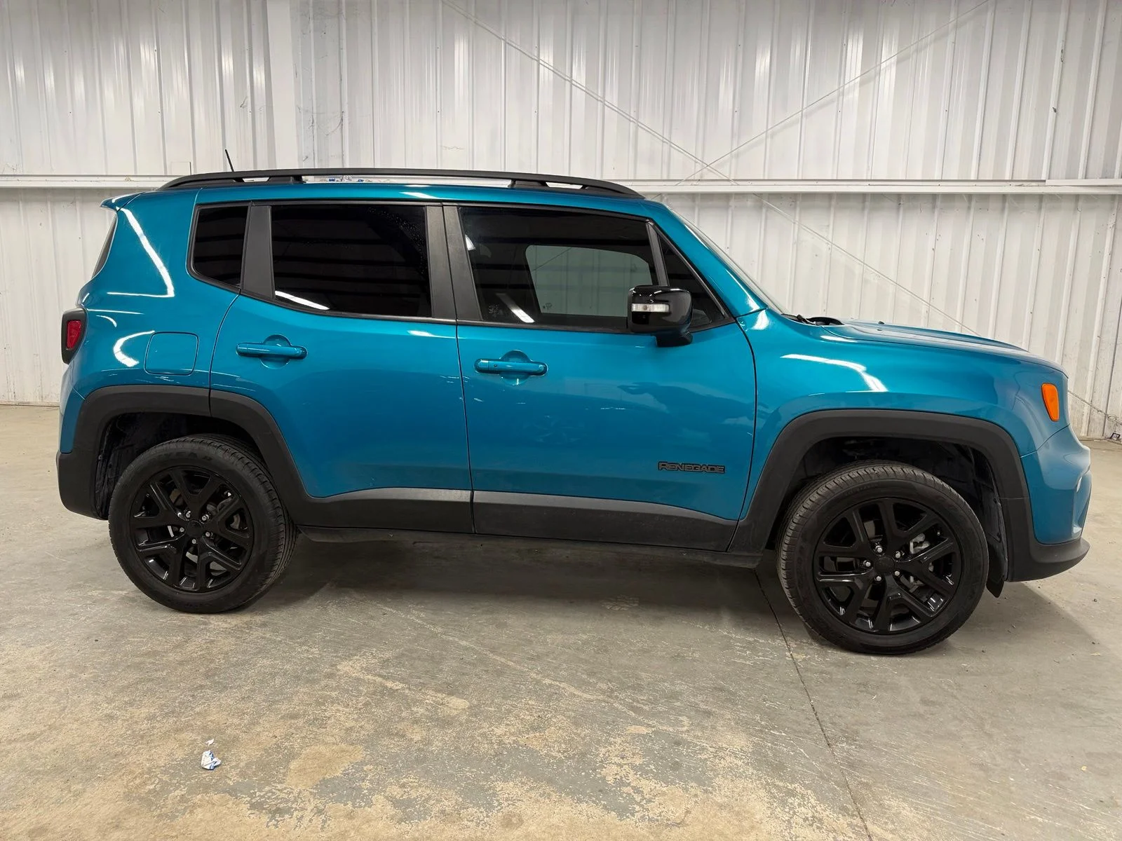 Used 2022  Jeep Altitude image 5