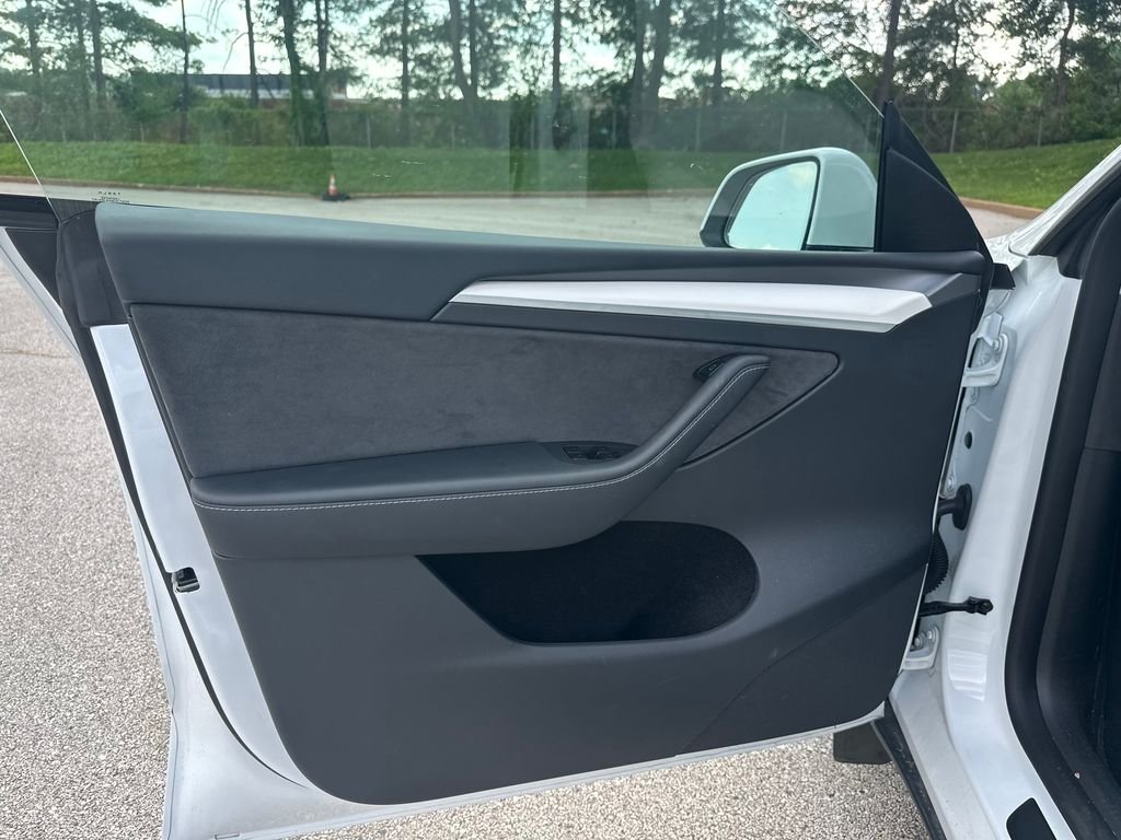 Used 2025  Tesla Long Range image 11