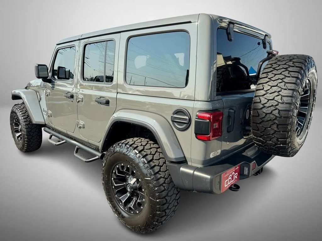 Used 2018 Gray Jeep Unlimited Sahara image 4
