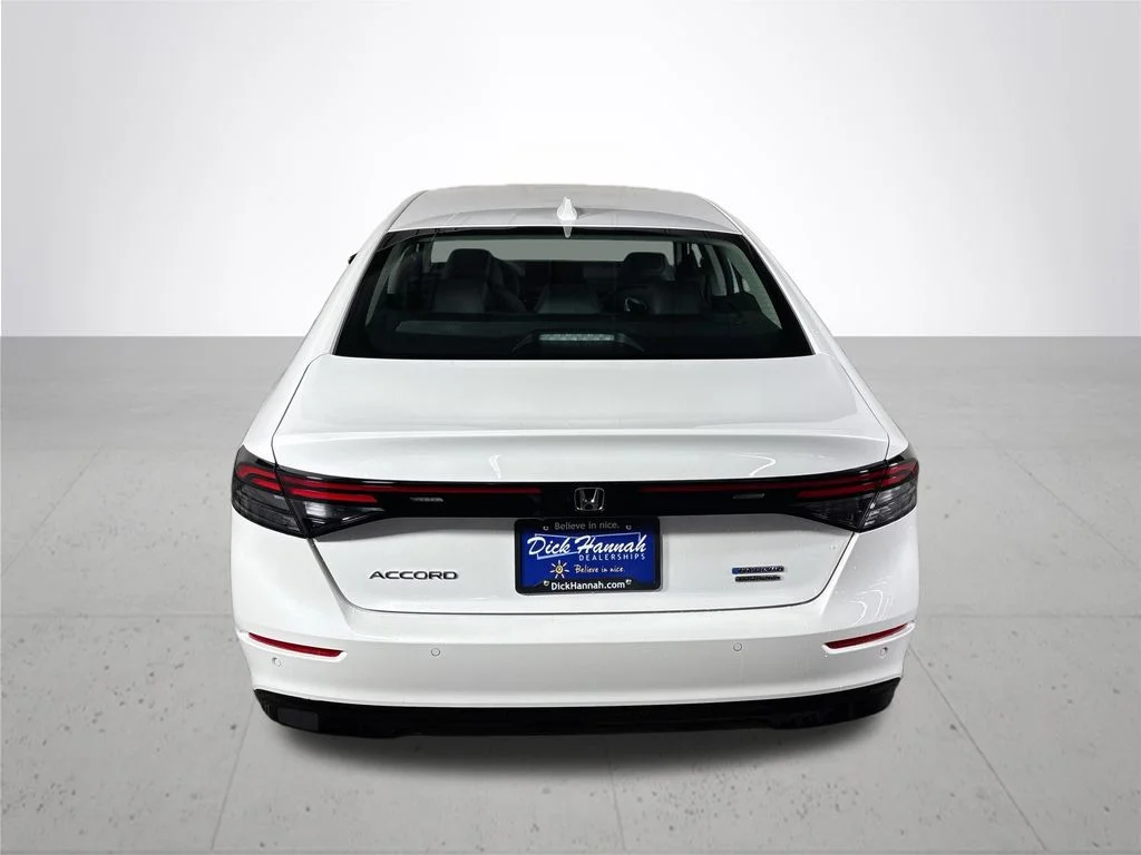 New 2026 Platinum White Pearl Honda Touring image 7