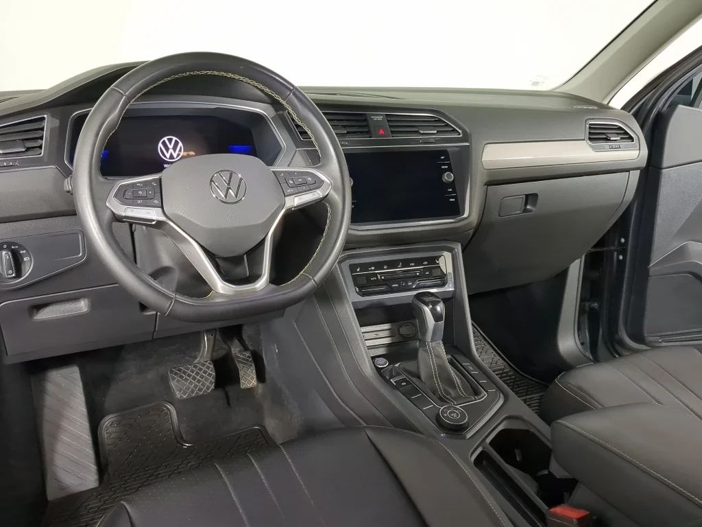 Used 2022 Platinum Gray Metallic Volkswagen SE image 13