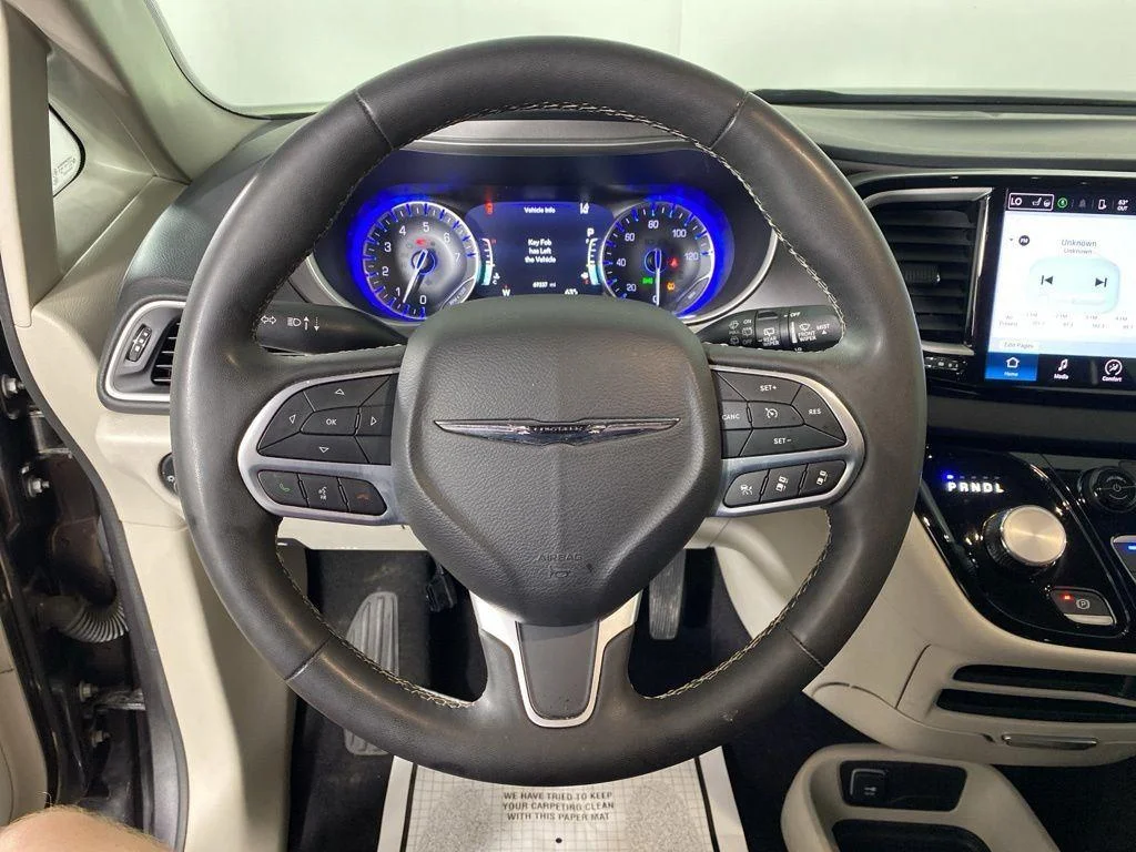 Used 2023 Crystal Metallic Chrysler Touring L image 20