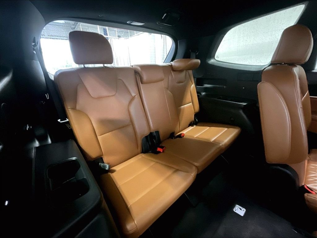 Used 2024 White Kia EX X-Line image 17