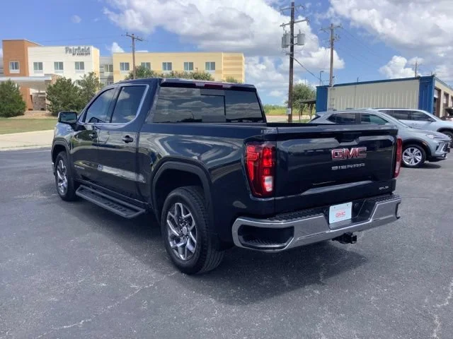 Certified Used 2026 Titanium Rush Metallic GMC SLE image 7