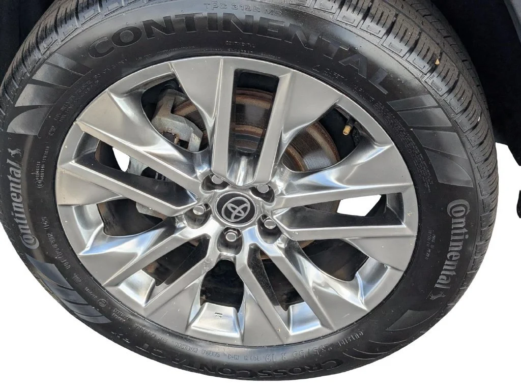 Used 2021 Magnetic Gray Met Toyota XLE Premium image 12