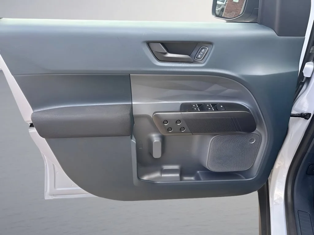 Used 2025  Ford XL image 22