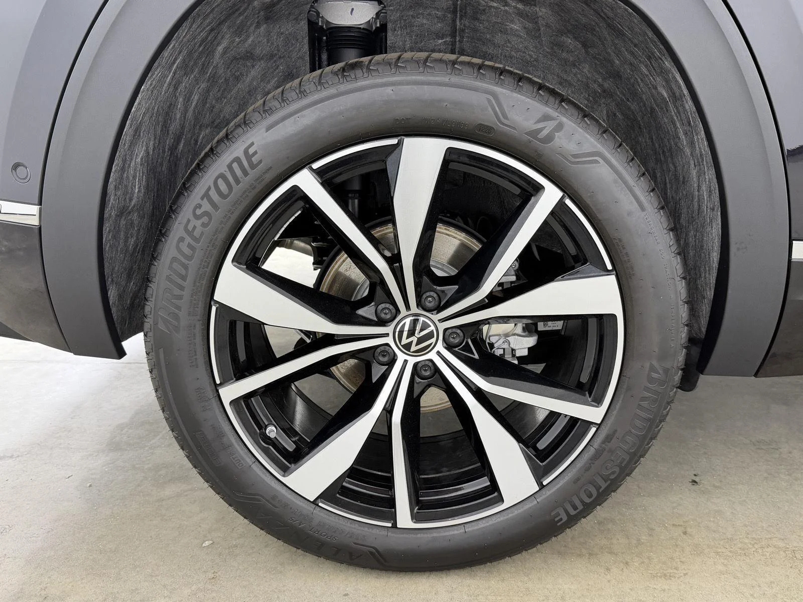 New 2026 Deep Black Pearl Volkswagen 2.0T SEL Premium R-Line image 18