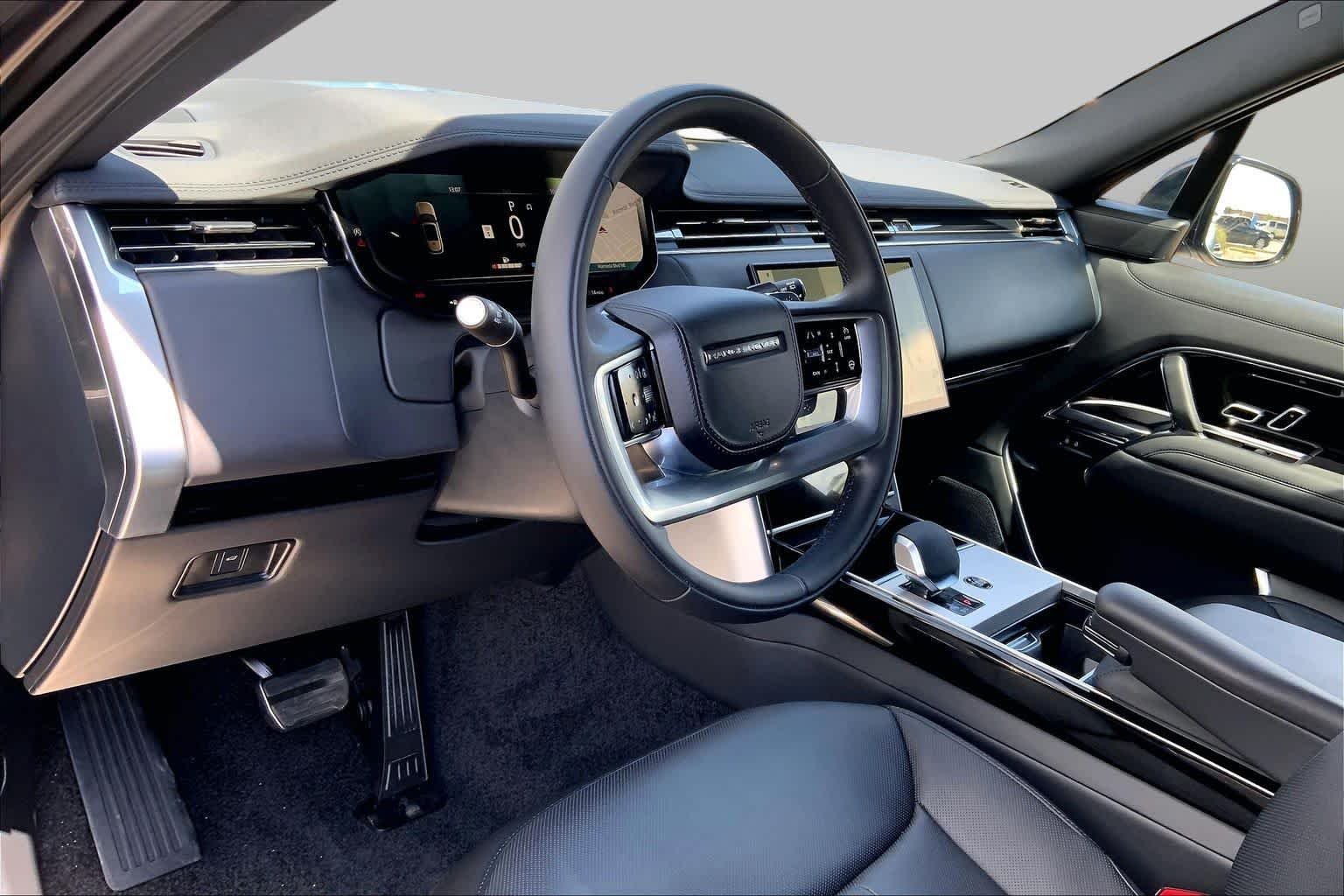 New 2026 Obsidian Black SV Bespoke Ultra Metallic Satin Land Rover SE image 8