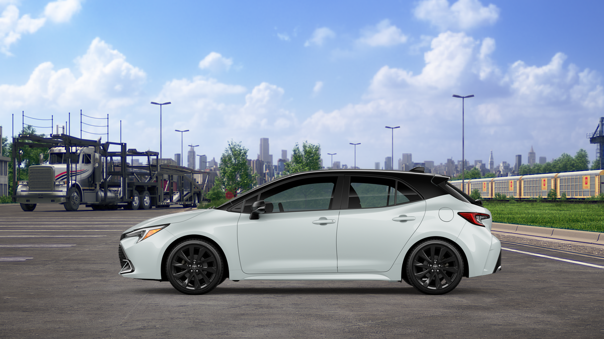 New 2026 Wind Chill Pearl with Midnight Black Metallic roof Toyota XSE image 4