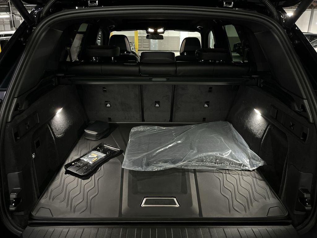 New 2026 Black Sapphire Metallic BMW xDrive40i image 24