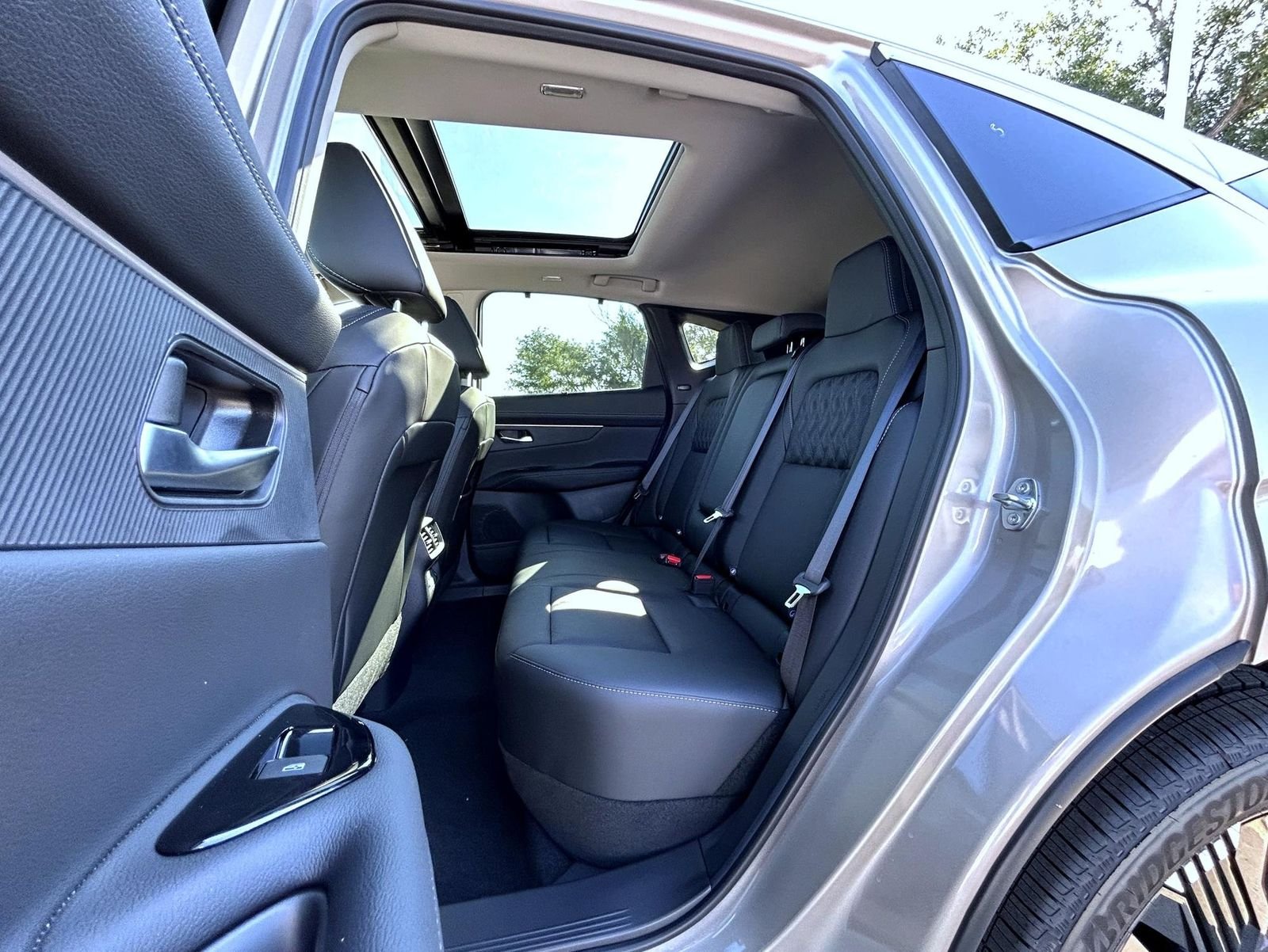 New 2026 Champagne Silver Metallic Nissan Platinum image 19