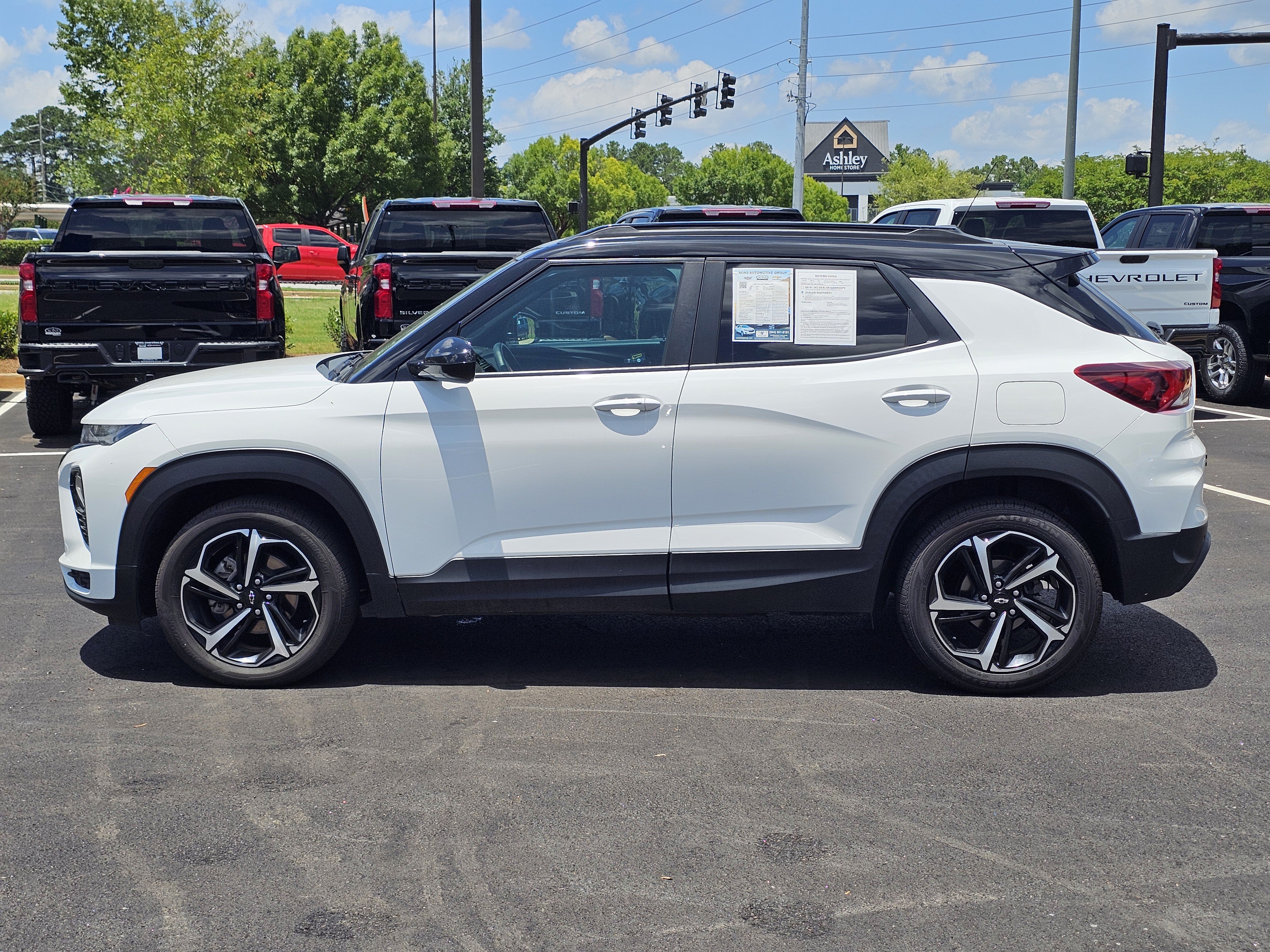 Used 2023 Summit White Chevrolet RS image 15