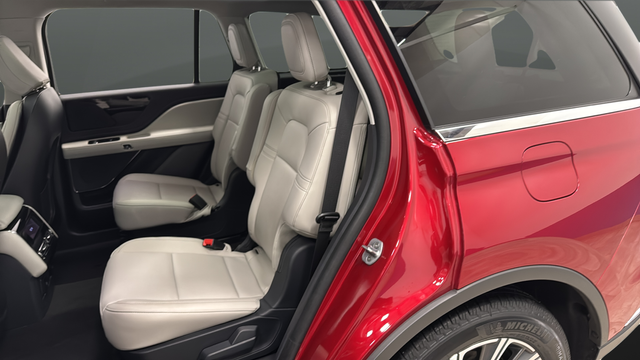 Used 2025 Red Carpet Metallic Tinted Clearcoat Lincoln Premiere image 13