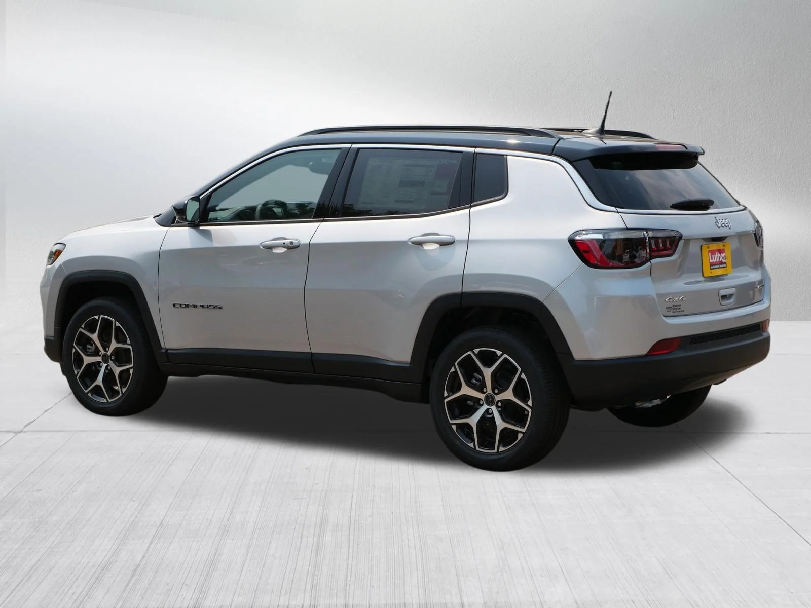 New 2026 Silver Zynith Metallic Clear-Coat Exterior Paint Jeep Limited image 3