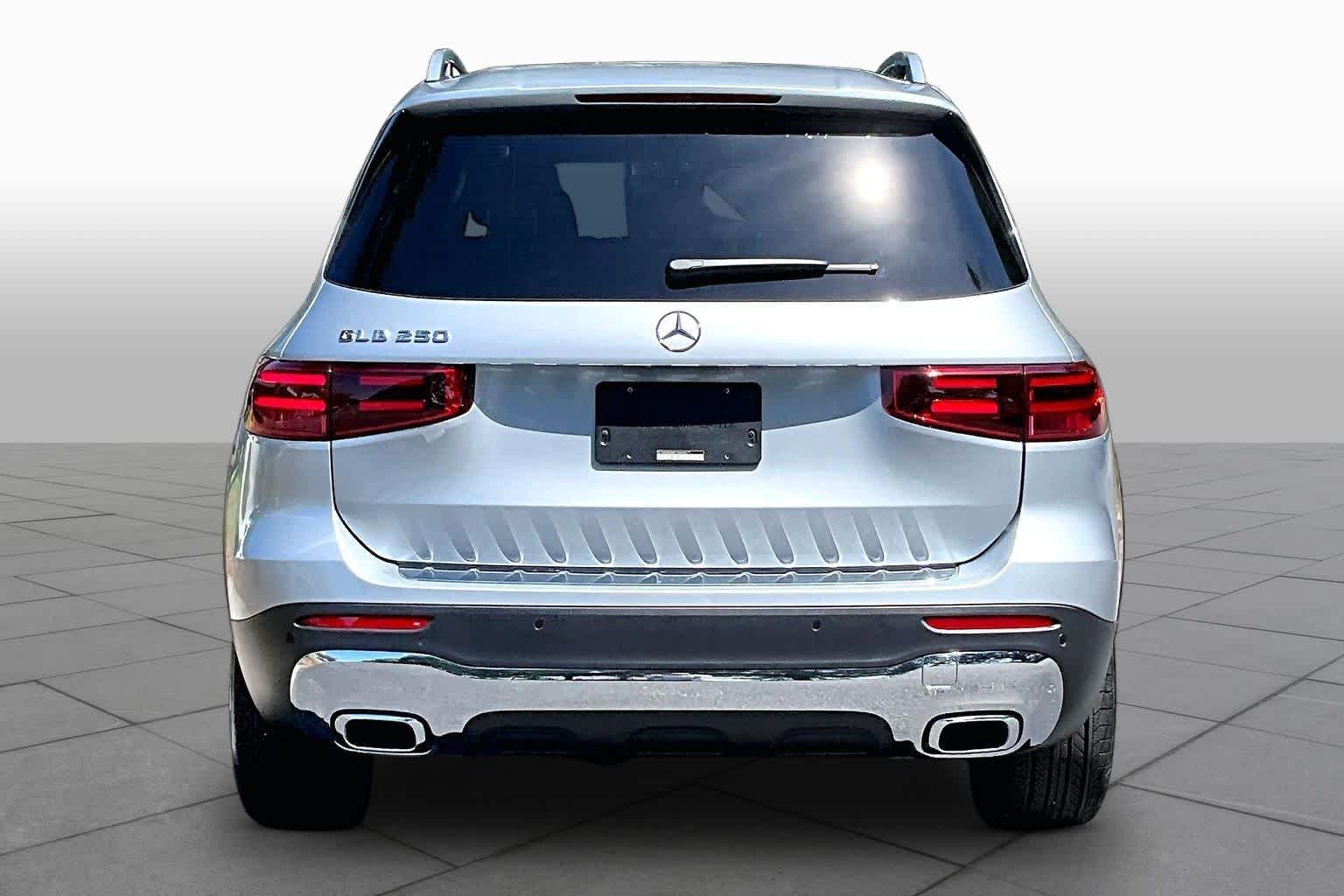 Used 2026 Cirrus Silver Metallic Mercedes-Benz GLB 250 image 5
