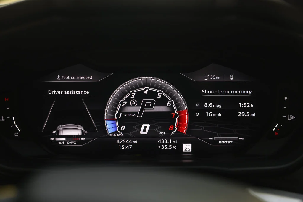 Used 2019 Yellow Lamborghini Base image 32