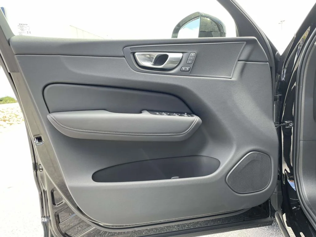 2026 Volvo XC60 Plus - Photo 5