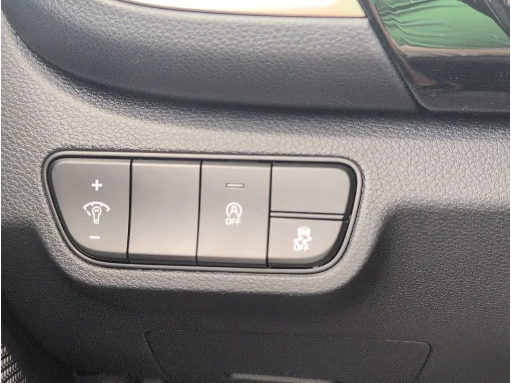 New 2026 Snow White Pearl Kia S image 27