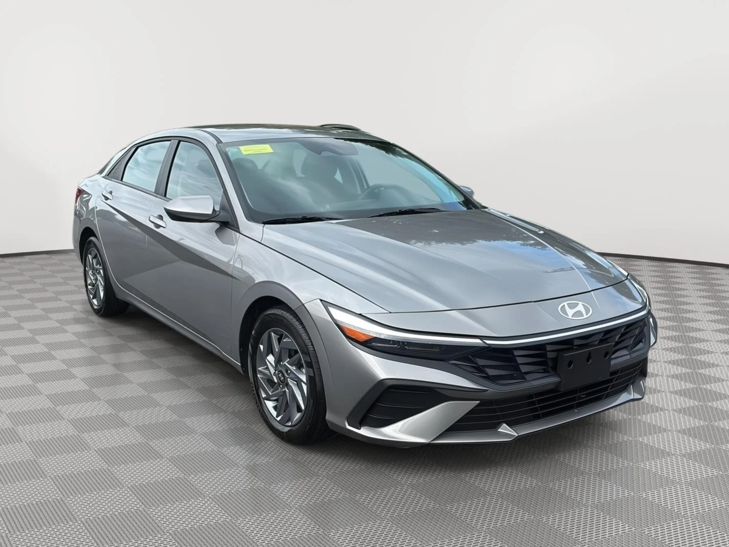 Certified Used 2024 Fluid Metal Hyundai SEL image 3