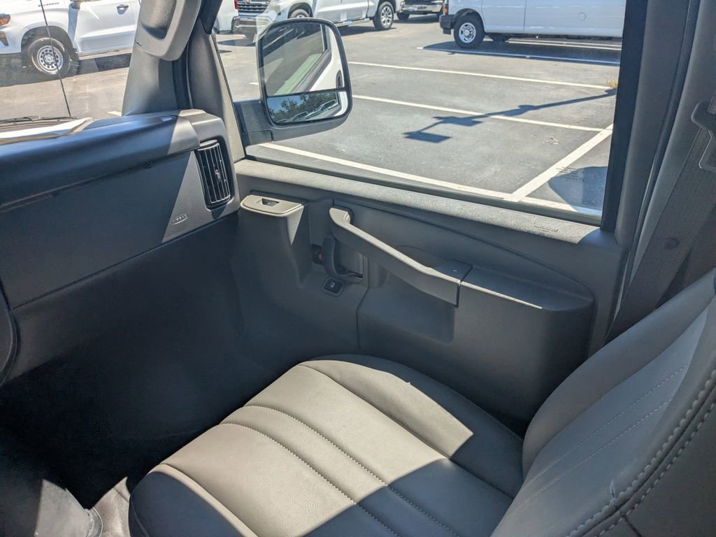 2025 Chevrolet Express Cargo Work Van - Photo 19