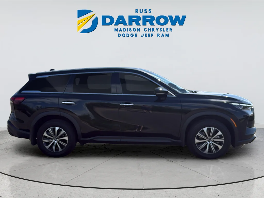 Used 2023 Black INFINITI PURE image 6