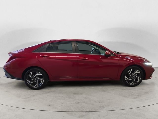 Certified Used 2025 Red Hyundai SEL Convenience image 4
