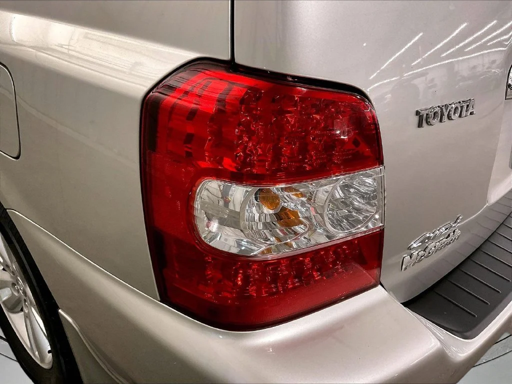 Used 2006 Silver Toyota Limited image 36